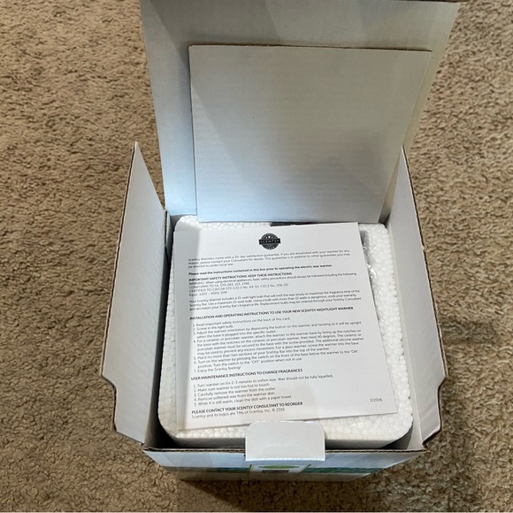 Scentsy Spooky House Mini Wax Warmer Nightlight Halloween Plug-in RETIRED 2017 - Picture 6 of 11